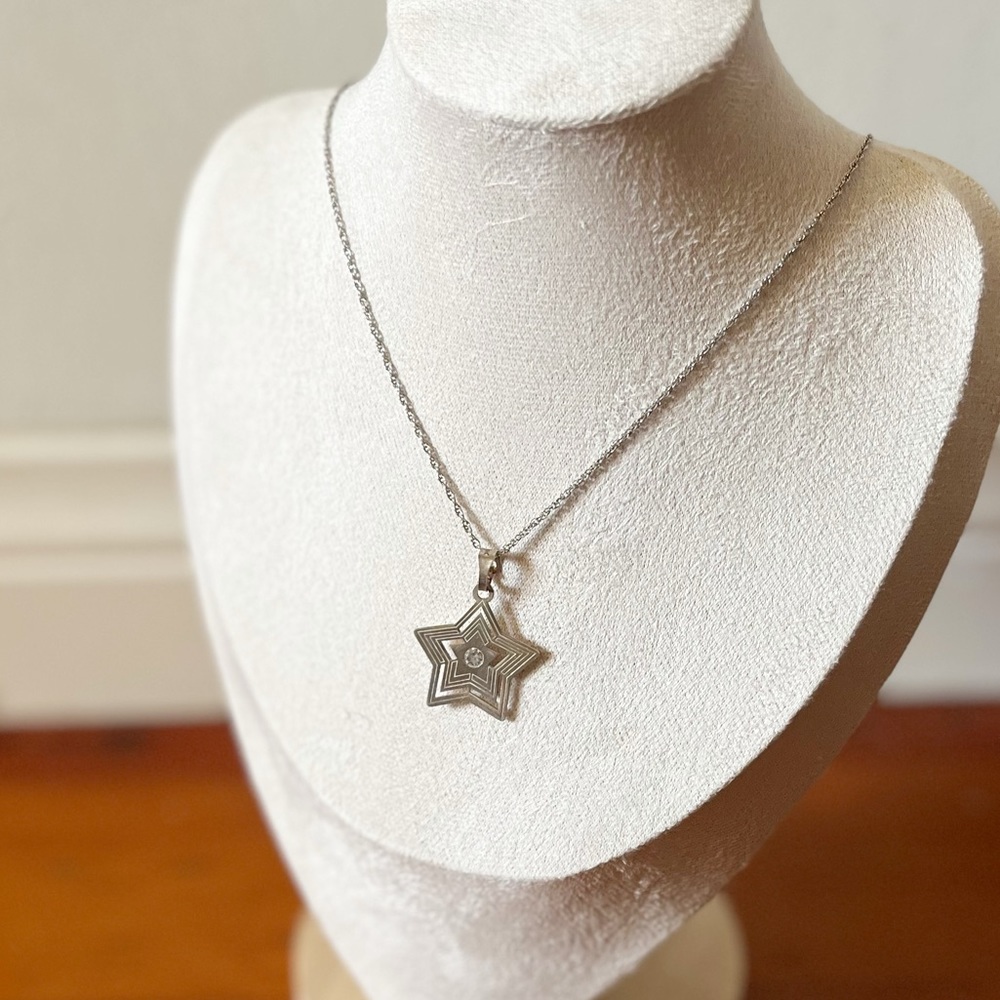 925 STERLING SILVER Vintage Cutout Star Pendant Necklace with Diamond Inset